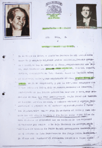 Documento escrito a máquina en papel blanco. En la parte superior se observan las fotografías del rostro de Gabriela Mistral y Eduardo Frei Montalva, y en el medio el escudo de Chile. A lo largo de la hoja se lee: Compraventa y Loteo. Gabriela Mistral y otra. En Santiago de Chile, a siete de febrero de 1941, ante mí, Pedro Ávalos, notario, abogado, y testigos que se nominan al final (…) comparece una parte como vendedor, don Eduardo Frei Montalva, chileno, casado, abogado, domiciliado en ésta ciudad, calle de Teatinos número doscientos veinte, como mandatario de doña Lucila Godoy Alcagaya, según se comprobará; y por la otra, como comprador, don Carlos Rodríguez Rojas, chileno, casado, corredor de comercio, domiciliado en San Isidro quinientos cuarenta y tres, como mandatario de doña Ana (…) según poder que también se inserta; mayores de edad a quienes conozco y exponen: Primero, que el primero en el carácter expresado vende a favor del segundo, quien compra para su mandante el sitio y casa número dos mil ciento treinta y dos de la calle Waldo Silva de ésta ciudad. La propiedad que se vende es lo que adquirió el vendedor por compra a la Caja Nacional de Ahorros, según escritura de treinta de julio de mil novecientos cuarenta, ante el notario de éste. Departamento don Jorge (…) Castillón. El título del vendedor se encuentra inscrito a fojas cinco.